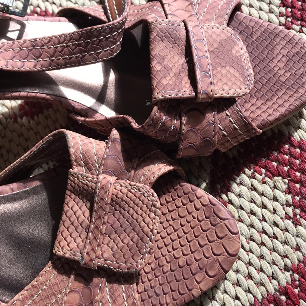 Heels - Picture 3 of 4